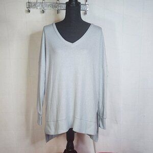 Zenana Outfitters Gray Long Sleeve Brushed Thermal V Neck High Slit Top Size S